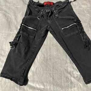 Tripp Capri with Zipper Details
